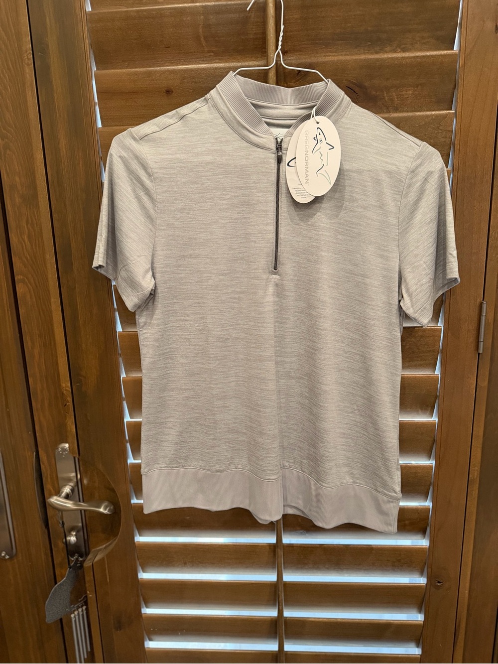 Greg Norman Women’s  Light Gray Short-Sleeve Zip Mock Neck Polo - size M - NWT